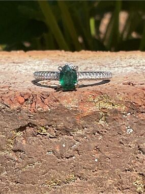 Emerald .925 Silver Ring 7